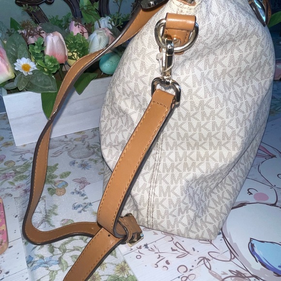 Michael Kors purse - Picture 5 of 7